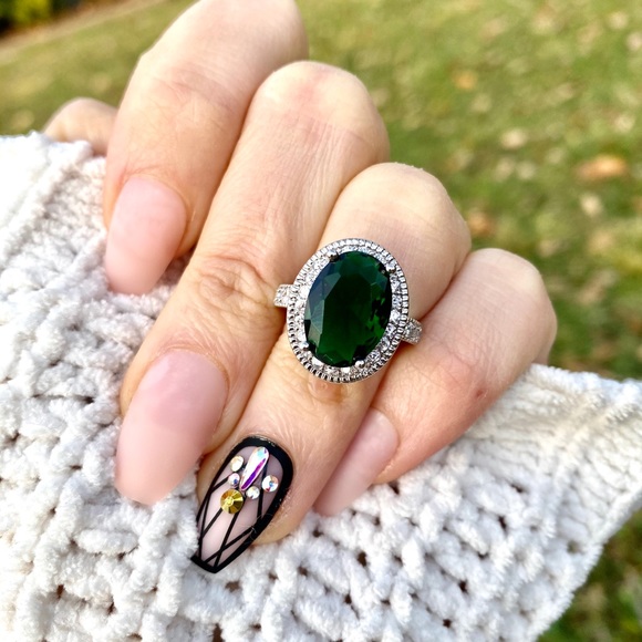 Jewelry - New Gorgeous Cut 2.95ct Emerald 925 Silver Ring
